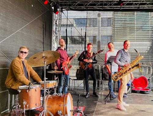 Auch die Big Band sorgte mit Jazz-Musik für gute Stimmung. Foto: Jennifer Nöther   